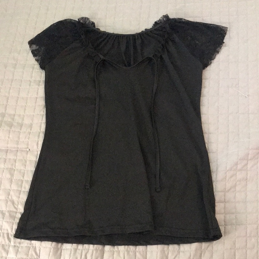 Boutique lace sleeve tie front tshirt